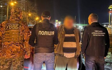 4,5 тыс. долларов за »освобождение от службы»: в Одесской области задержали торговца фальшивыми документами