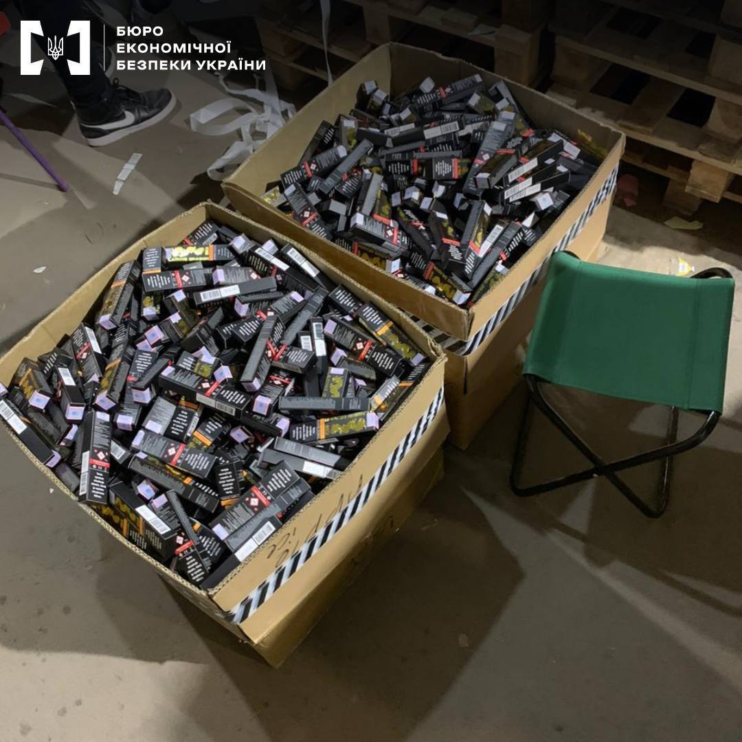Нелегально ввезенные в Украину сигареты