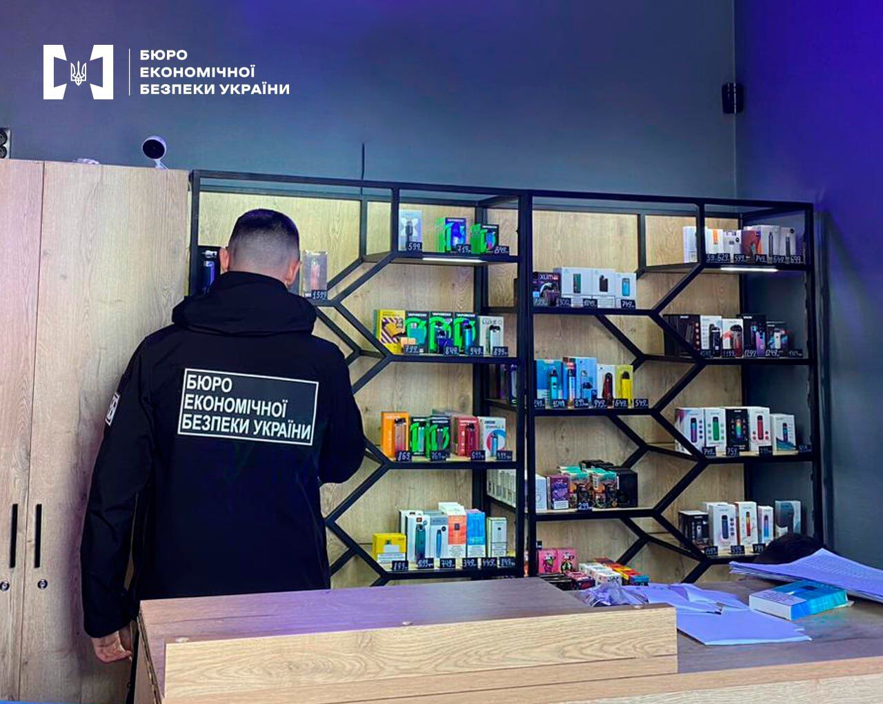 Працівники БЕБ і електронні сигарети
