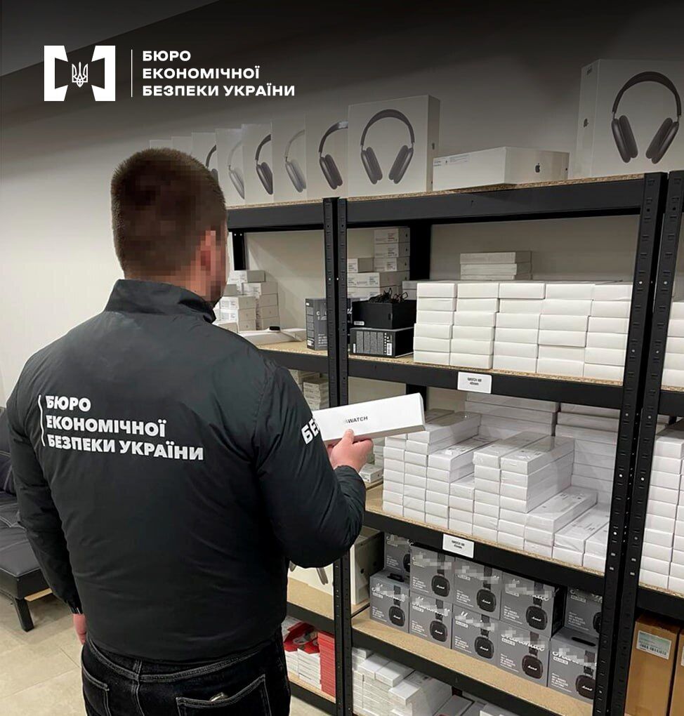 Підроблена техніка та аксесуари Apple