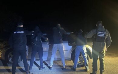За 5,5 тис. дол. обіцяли переправити ухилянтів за кордон: на Закарпатті викрили схему
