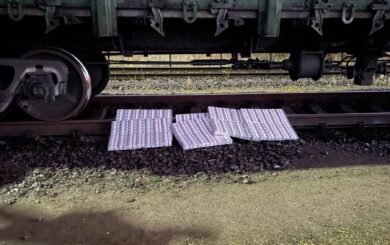 Контрабанда в поезде из Кривого Рога: на границе со Словакией под рудой нашли 1520 пачек сигарет