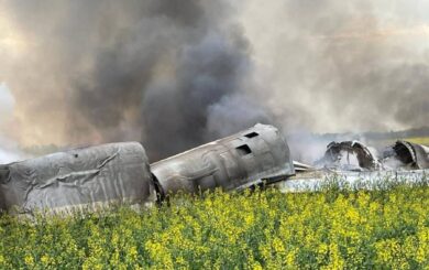 В россии упал самолет Военно-воздушных сил (видео)