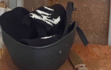 Подростку, напавшему с ножом на учительницу и одноклассника, объявили подозрение