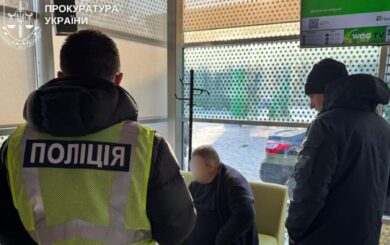 Афериста-одессита поймали с $5 тыс: фейковые справки для демобилизации