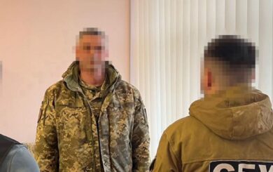 ”Списував” ухилянтів з військового обліку за 5 тис. дол.: СБУ викрила очільника ВЛК у Чернігові