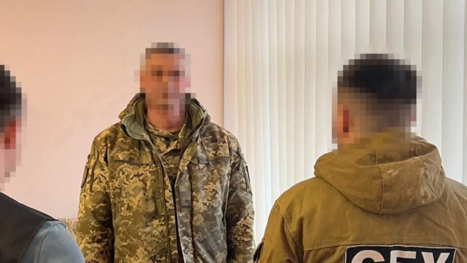 ”Списував” ухилянтів з військового обліку за 5 тис. дол.: СБУ викрила очільника ВЛК у Чернігові