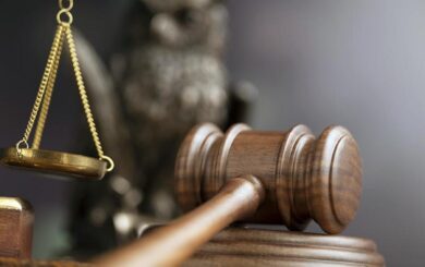 Судья из Днепра официально владеет только частью квартиры и не имеет другого имущества