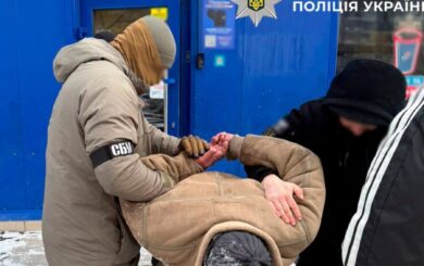 Военная служба вместо тюрьмы: в Киеве задержали мужчину, который за $18 000 обещал организовать мобилизацию осужденного за смертельное ДТП