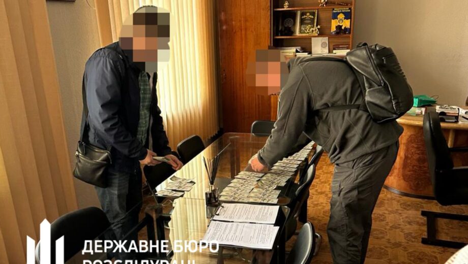 Председатель совета и его секретарь потребовали деньги за поддержку строительства общежития для переселенцев