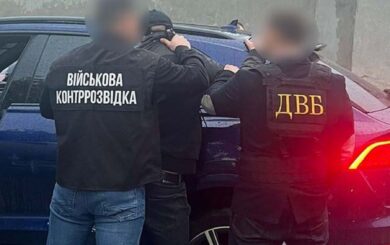 12 000 доларів за непридатність до служби: у Тернополі затримали організатора схеми