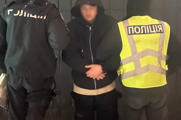 У Києві чоловік підпалював машини Сил оборони в обмін на гроші