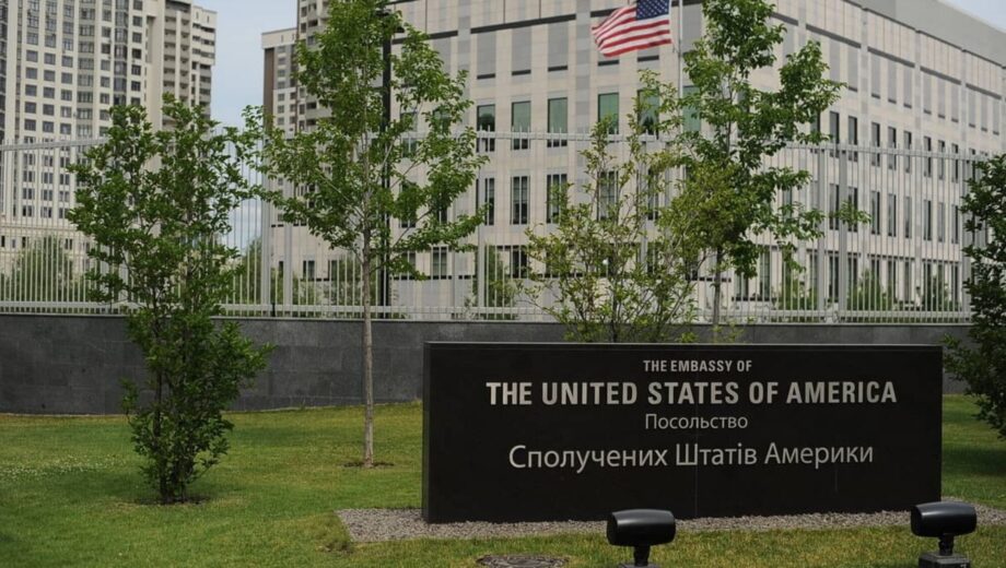 Посольство США в Україні опублікувало повідомлення з натяками на скасування віз