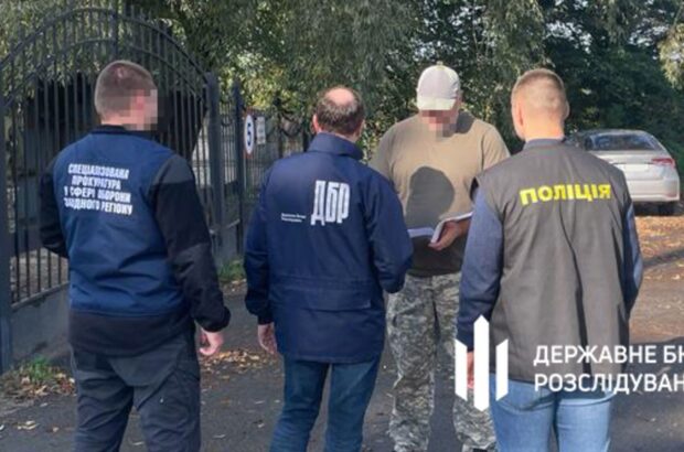 Суд ”забив гол” працівнику військкомату, який брав на службу… футболістів