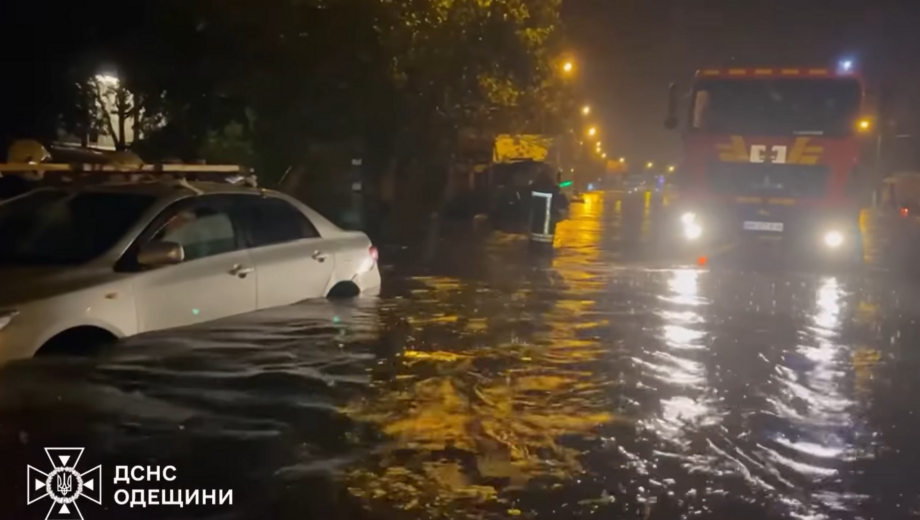 ”Лежала біля стовпа, на ній не було живого місця”: історія жінки, яку забрала повінь в Одесі
