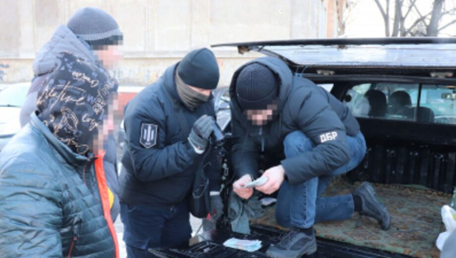 Взятки за вырубку в заповеднике: в Донецкой области лесника ГП »Леса Украины» разоблачило ДБР