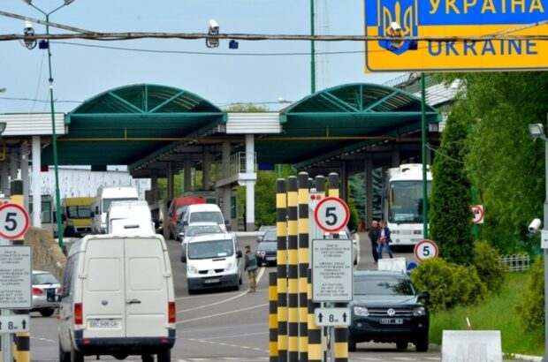Осложнения на границе с Польшей: очереди на »Краковец» из-за новой системы EES