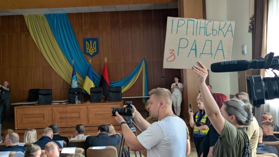 Під крики ”Ганьба” і в секретному режимі: в Ірпені депутати висловили недовіру меру Маркушину