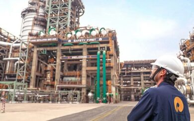Индия готовится к дефициту: Reliance покупает миллионы баррелей нефти из США и Персидского залива