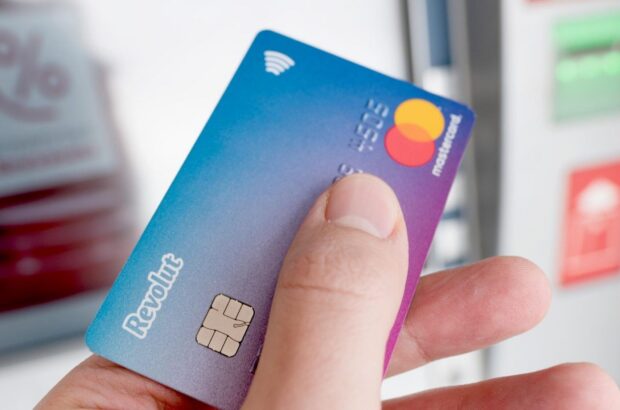 Revolut прекращает обслуживание украинцев: счета будут закрыты