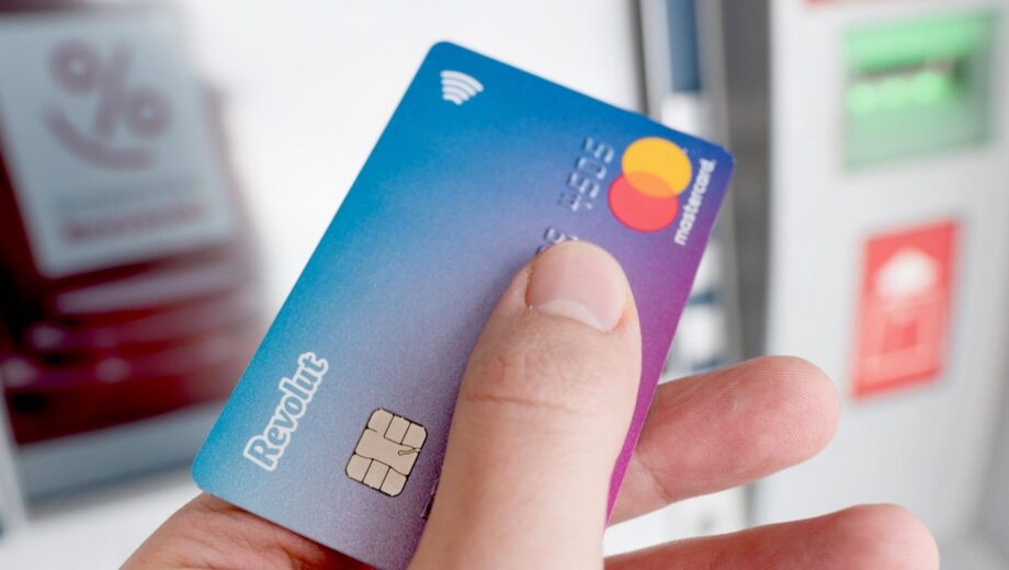 Revolut прекращает обслуживание украинцев: счета будут закрыты