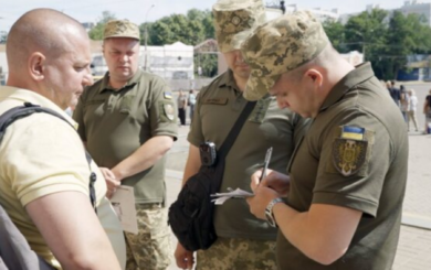25-летний студент не на учете — нужно ли идти в ТЦК
