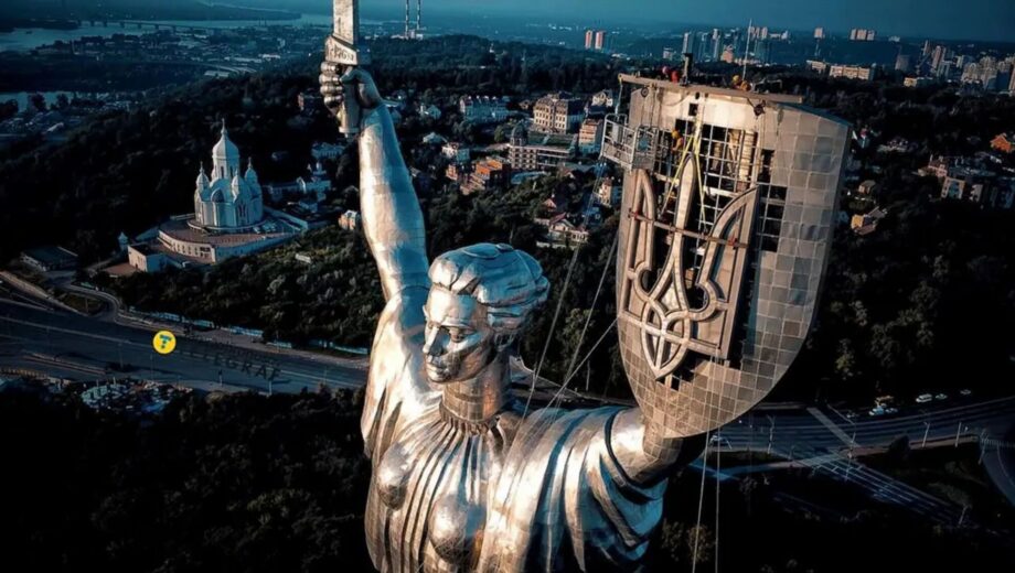 Герб на »Родине-Матери» может вскоре отвалиться — директор Института Патона