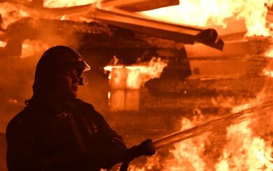 Масштабна атака дронів по рф: вибухи, пожежі та масові відключення світла