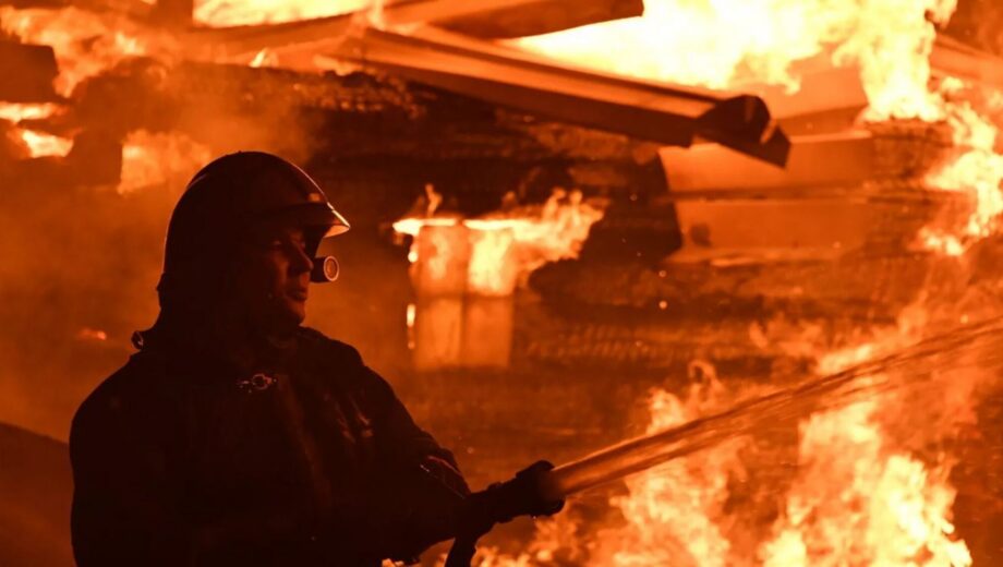 Масштабная атака дронов по рф: взрывы, пожары и массовые отключения света