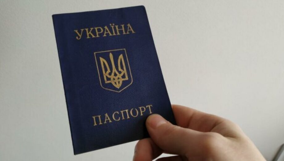 Переименовали улицу: нужно ли украинцам срочно менять паспорт – ответ ДМС