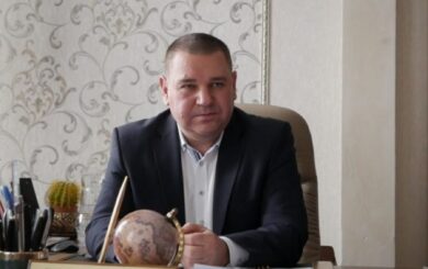 Имения, элитные авто и состояние жены: что скрывает декларация чиновника Саева, напавшего на журналистов