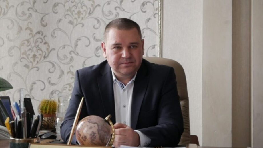Имения, элитные авто и состояние жены: что скрывает декларация чиновника Саева, напавшего на журналистов