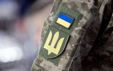 »Из-за таких, как вы, летят бомбы»: в Херсоне женщина набросилась на волонтерку