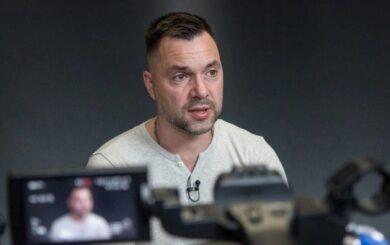 Арестович спрогнозировал дату прекращения войны в Украине