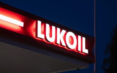 Розпродаж після санкцій: Лукойл шукає покупців на закордонні активи