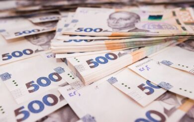 120 тисяч для депутатів, жодної надбавки для армії: які підвищення виплат заклали у бюджет-2026
