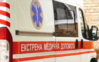 В Киеве произошло ДТП с »скорой», в которой находился пациент (видео)