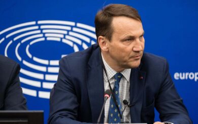 Посварився з Міністром: польські ЗМІ пишуть про суперечку Зеленського та Сікорського