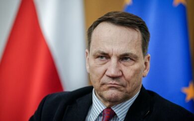 Глава МЗС Польщі запропонував Шольцу перестати виплачувати допомогу українським біженцям