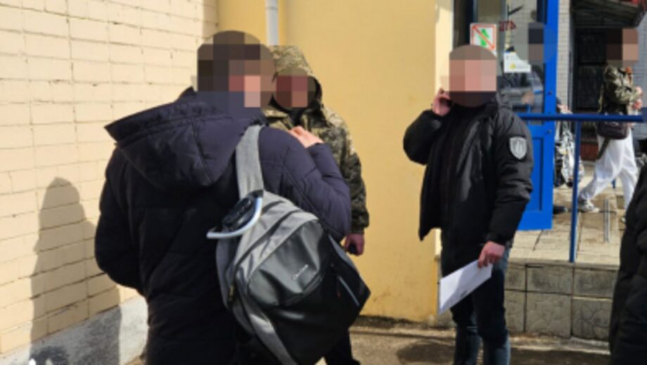 $5 тысяч за »иностранный статус»: в Днепре разоблачили чиновника миграционной службы и адвоката на схеме для уклоняющихся