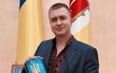 »Я здесь 50 лет живу!»: в Одессе охранник дерзко ответил депутату, попросившему перейти на украинский