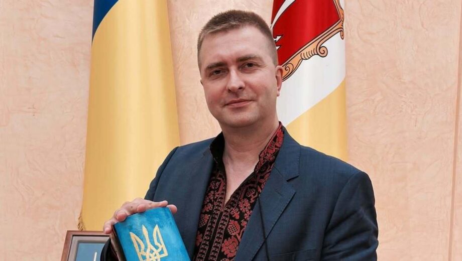 »Я здесь 50 лет живу!»: в Одессе охранник дерзко ответил депутату, попросившему перейти на украинский