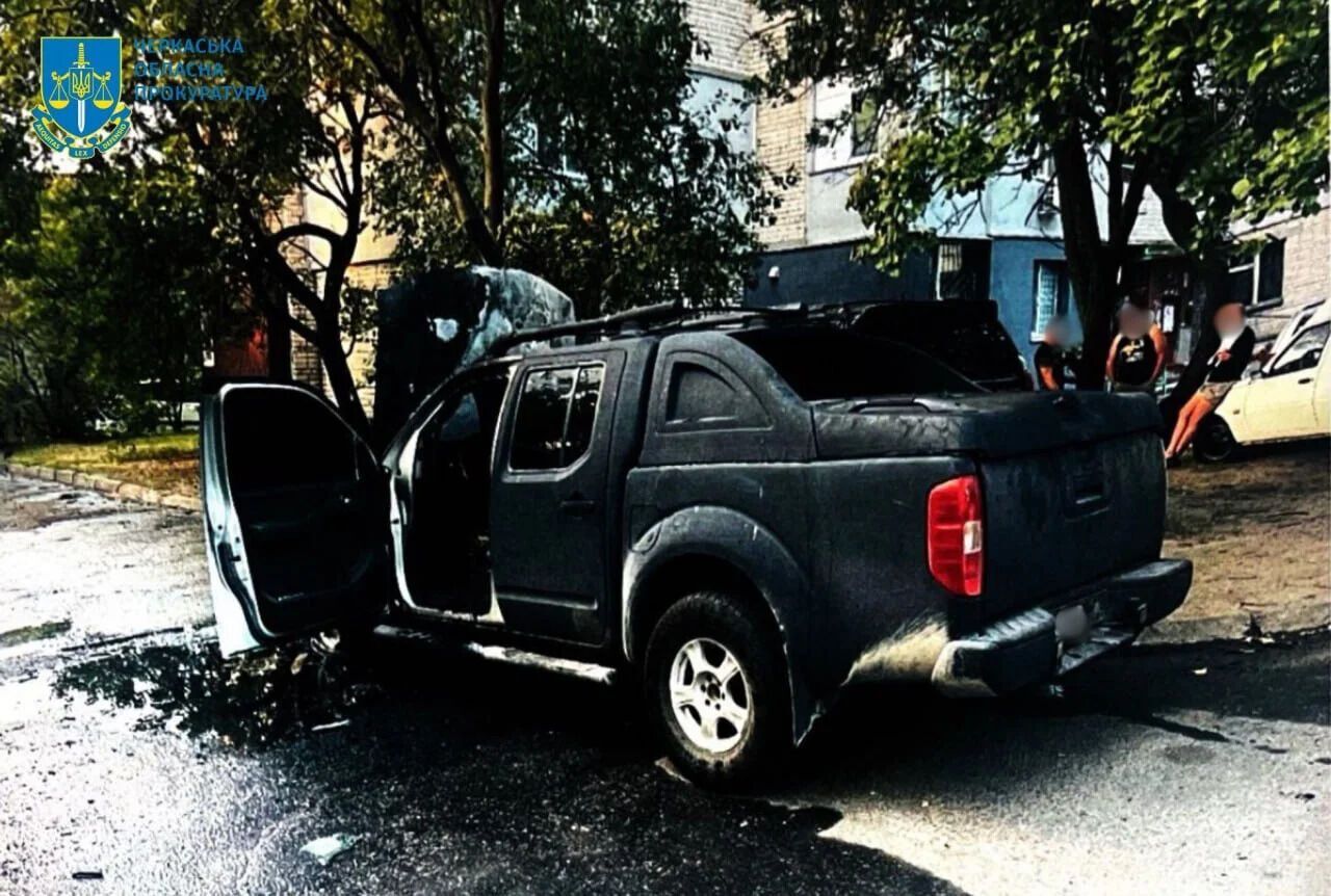 У Черкасах затримали наркозалежних, які за гроші з рф підпалювали військові пікапи (фото)