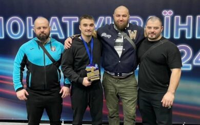 ”Яке ж це дно!”: у Бородянці чемпіона Європи відзначили ста гривнями (відео)