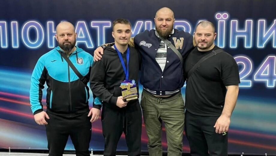 ”Яке ж це дно!”: у Бородянці чемпіона Європи відзначили ста гривнями (відео)