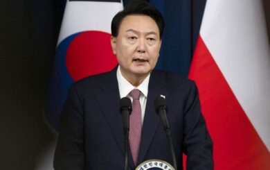 Воєнний стан у Південній Кореї: президент визнав свою провину