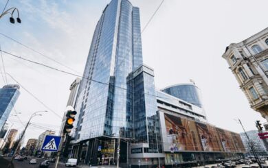 Трагедія в київському ТРЦ Gulliver: чоловік загинув після падіння з висоти