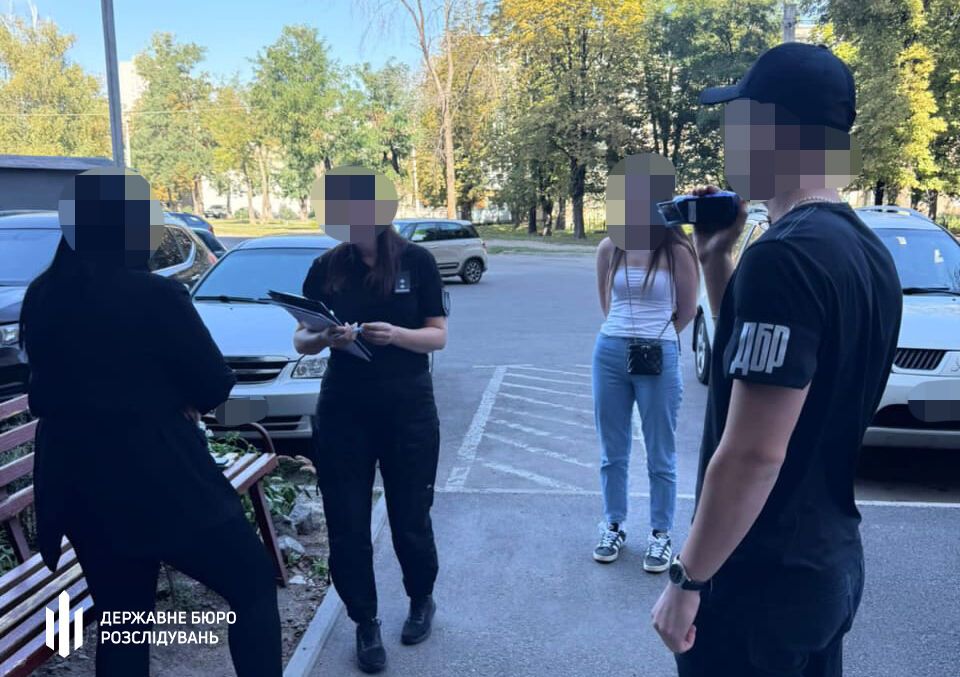 ДБР викрило схему переведення військових у тил