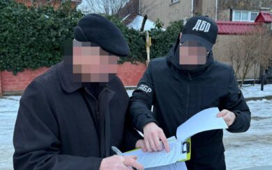 ДБР и СБУ сообщили о подозрении херсонцу, добровольно сотрудничавшему с оккупантами