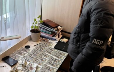 В Киеве ДБР разоблачил нацгвардейца, продавшего автоматы Калашникова